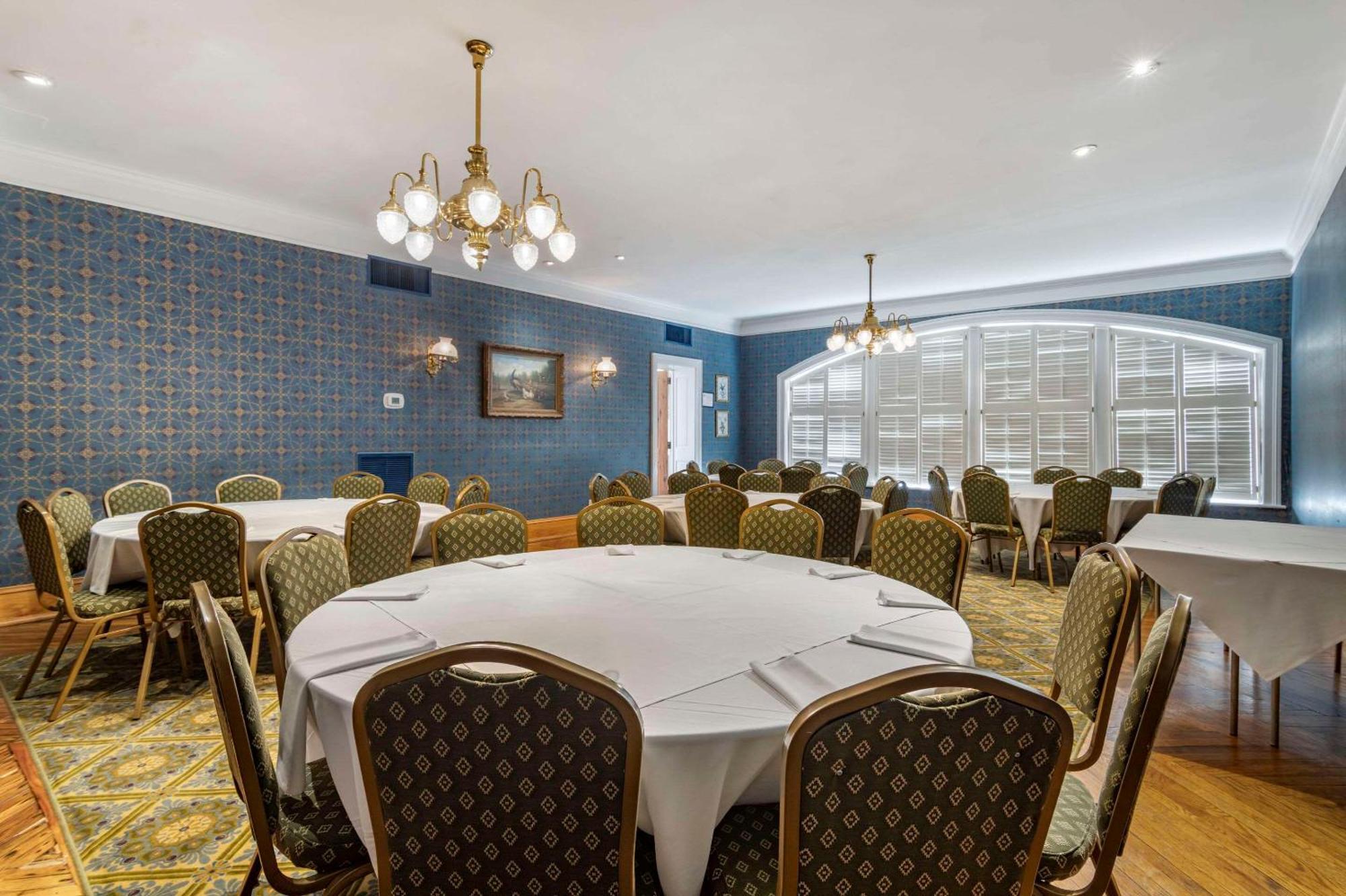 Windsor Hotel, Ascend Hotel Collection Americus Esterno foto